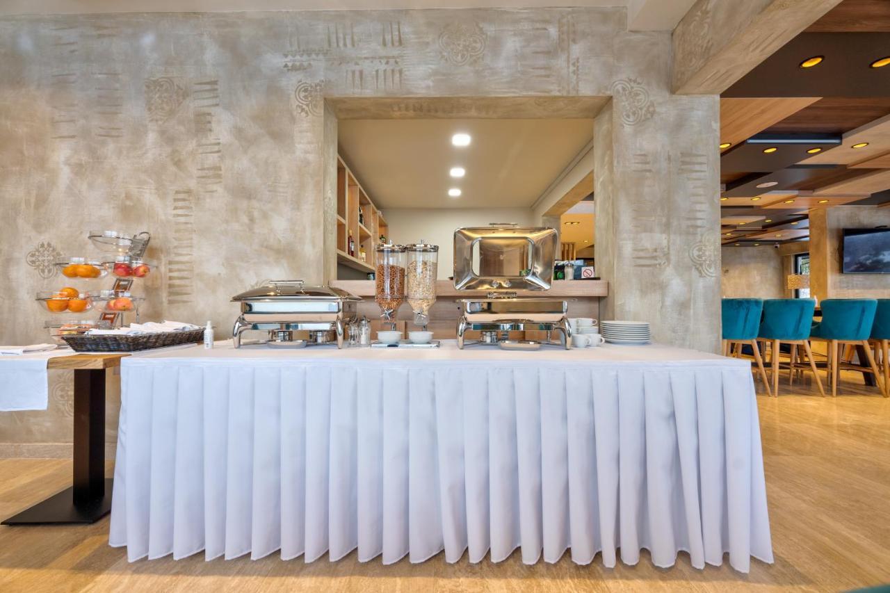 Royal Blue Wellness & Apartment *